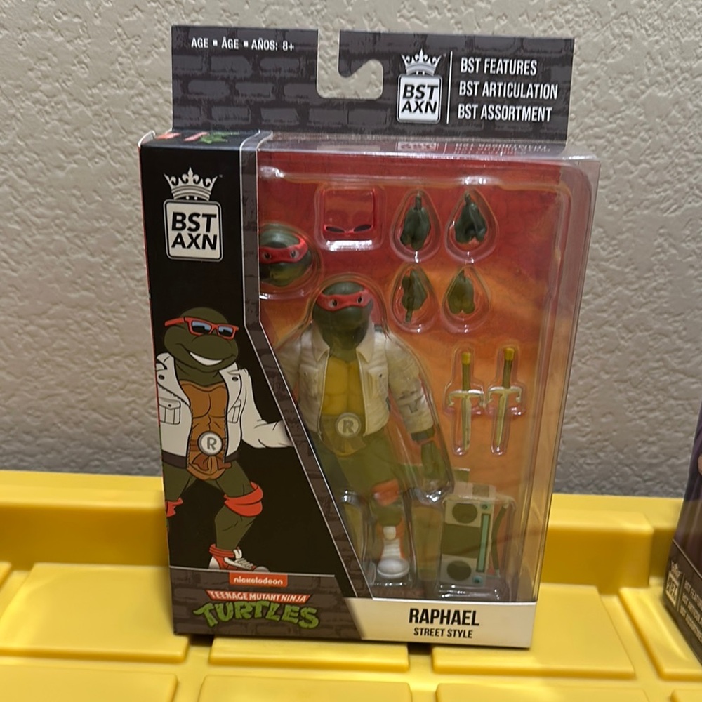 BST AXN TMNT Raphael Street Style